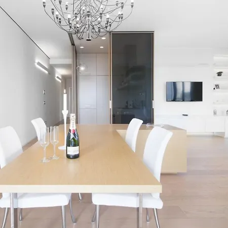 아파트 Stylish Elegant In Torre Solaria With Exclusive Milan's View *