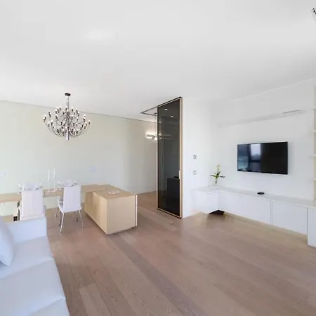 Stylish Elegant In Torre Solaria With Exclusive Milan's View