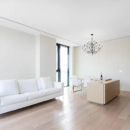 Stylish Elegant In Torre Solaria With Exclusive Milan's View Lejlighed Milano