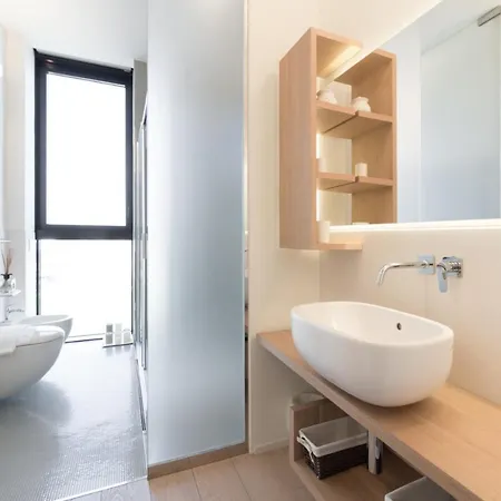 Stylish Elegant In Torre Solaria With Exclusive Milan's View Milano