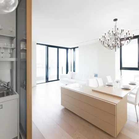 Stylish Elegant In Torre Solaria With Exclusive Milan's View Milano